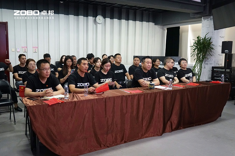 ZOBO羞羞APP大全團隊觀看閱兵：一場聲光視訊科技的盛宴，一次團隊精神的洗禮