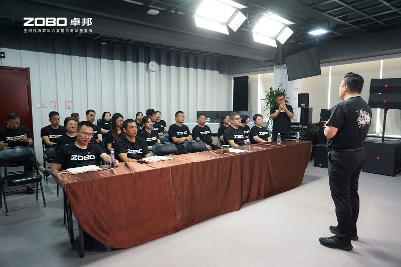 ZOBO羞羞APP大全團隊觀看閱兵：一場聲光視訊科技的盛宴，一次團隊精神的洗禮