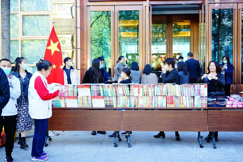 “愛在藍天下”公益捐贈活動——羞羞APP大全黨支部在行動