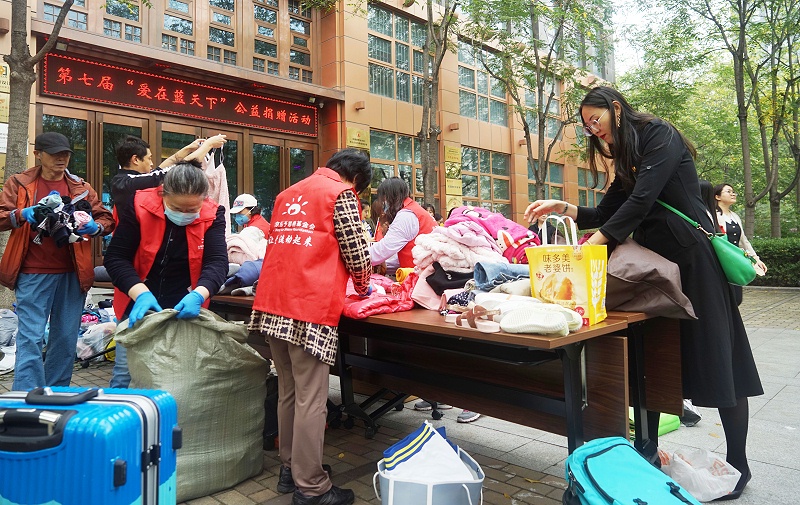 3發揮黨員先鋒模範作用 ZOBO羞羞APP大全第七屆“愛在藍天下”公益捐贈 3發揮黨員先鋒模範作用 ZOBO羞羞APP大全第七屆“愛在藍天下”公益捐贈