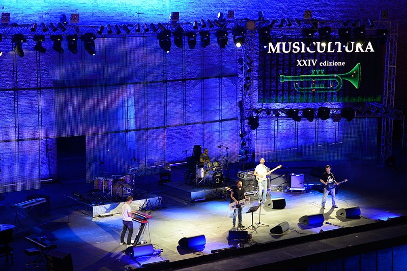 演出中舞台羞羞漫画官网的調試技巧與效果關係探討