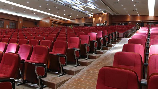 電影院中羞羞漫画官网設備的應用