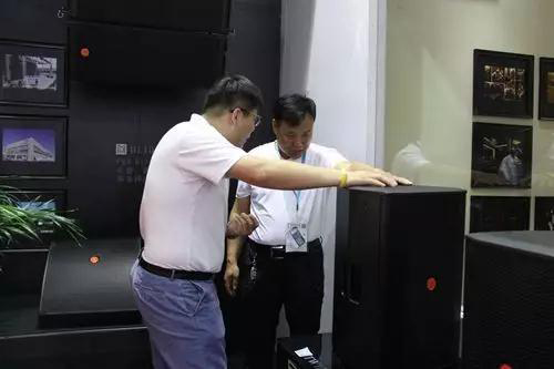 劇場羞羞漫画官网燈光