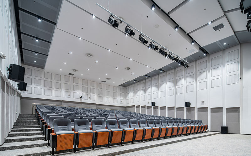 ZOBO羞羞APP大全為校園多功能廳演藝提供360°沉浸式體驗