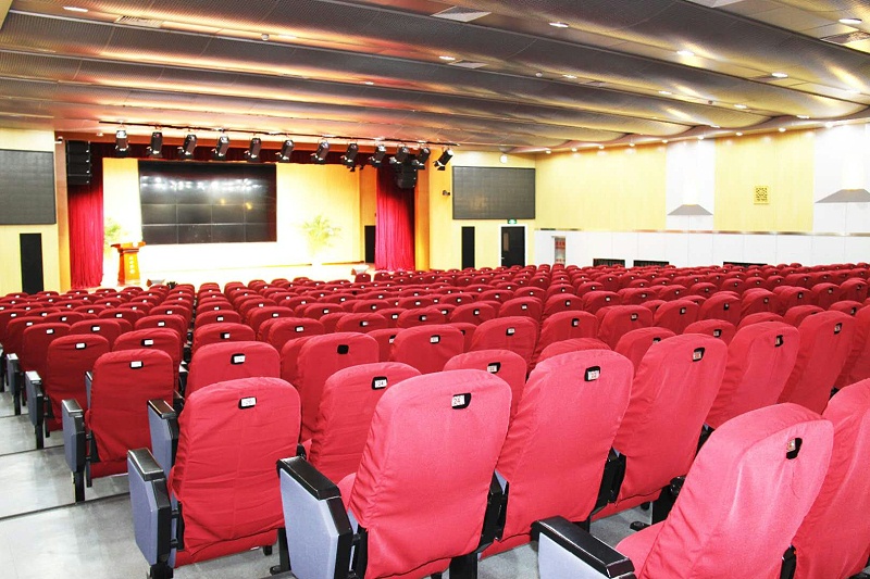 北京二中學校禮堂蒙特寶舞台羞羞漫画官网