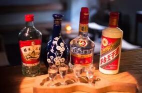 為勇者而生：北京白酒酒吧開業