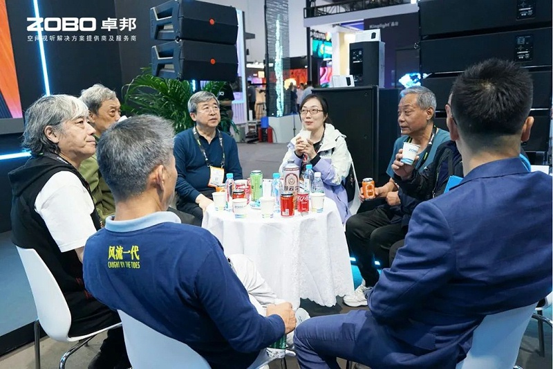 4直擊展會首日盛況丨ZOBO羞羞APP大全2025北京InfoComm展