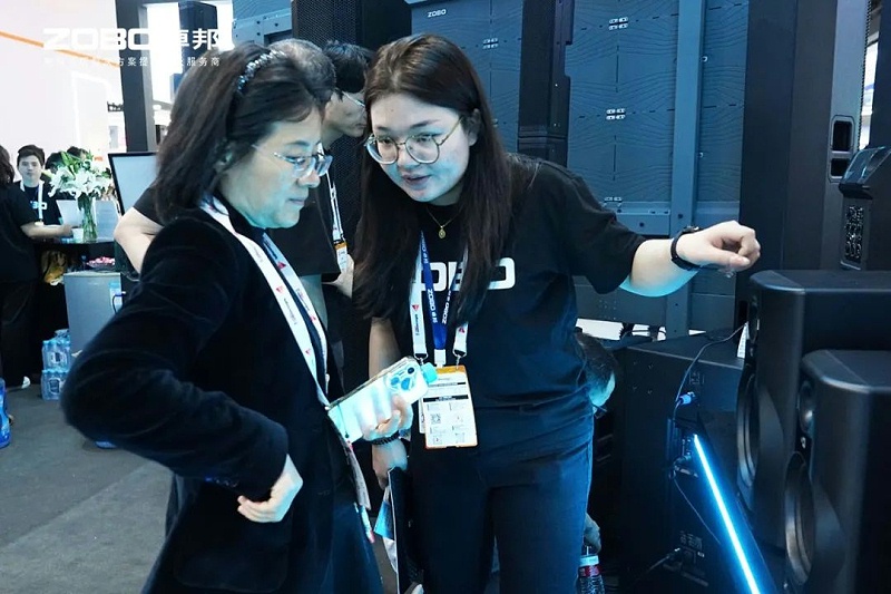 13直擊展會首日盛況丨ZOBO羞羞APP大全2025北京InfoComm展