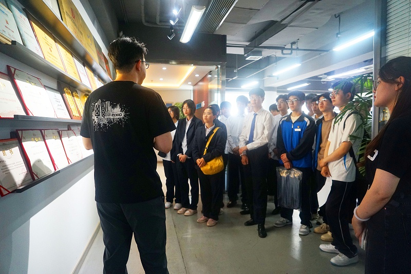 6校企合作 走進職場 協同育人丨歡迎北京市經貿高級技術學校師生來ZOBO羞羞APP大全參觀學習