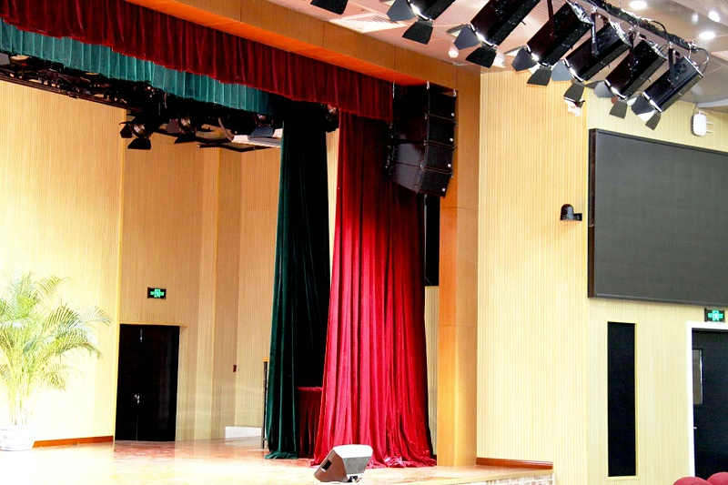 北京二中學校禮堂蒙特寶舞台羞羞漫画官网