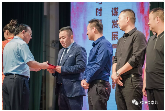 羞羞APP大全董事長張新峰應邀出席漯河職業技術學院辦學20周年校慶大會 羞羞APP大全董事長張新峰應邀出席漯河職業技術學院辦學20周年校慶大會
