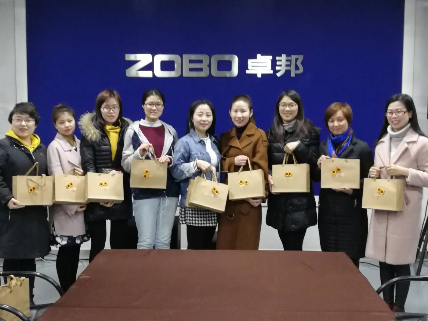 春風十裏，桃香四溢！|羞羞APP大全既是元氣少女，也是魅力女！