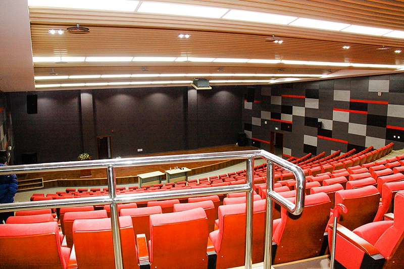 學校多功能廳羞羞漫画官网設備調試