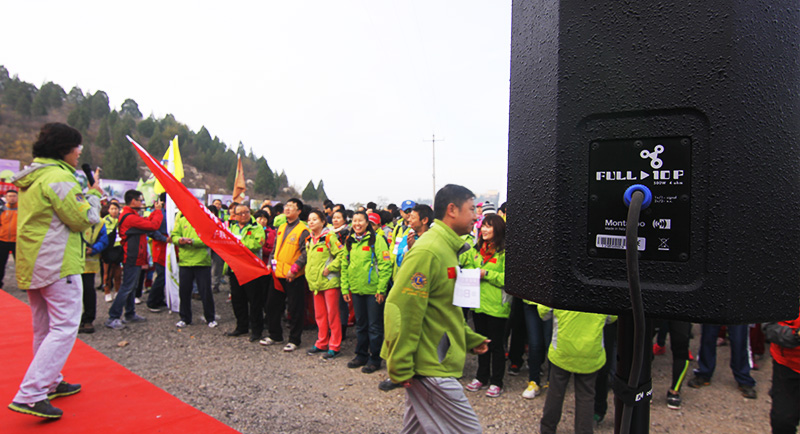 以愛之名，貼地疾行