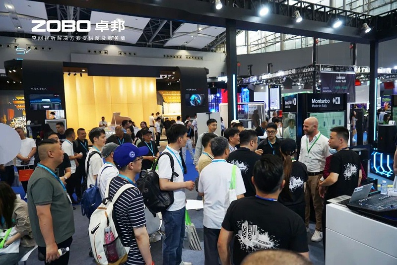 5 ZOBO羞羞APP大全在本次廣州展會已如火如荼進行到第3天，雖說是臨近尾期，但無論從展台內氛圍還是現場人流對比前兩日現場氣氛，依然是活力滿滿，專業觀眾和買家依舊絡繹不絕! 展會現場 第三天的ZOBO羞羞APP大全展位現場，依然高朋滿座、人氣爆棚。展會期間吸引了眾多觀眾朋友們前來觀摩、詢問，參展團隊成員們始終熱情接待，每一次溝通都傾盡全力，每一次服務都認真對待，隻為客戶安心。 現場 · 交流 展會現場，ZOBO羞羞APP大全的展位人潮湧動，參觀者絡繹不絕。公司展示了多款新研發的羞羞漫画官网產品，其中不乏行業內的創新之作。這些產品不僅在技術上領先，更在設計和應用上展現出了ZOBO羞羞APP大全對市場的敏銳洞察力和對用戶需求的深刻理解。 羞羞APP大全展台的人氣爆棚，無數觀眾駐足觀看，谘詢不斷。參展首日盛況，相信大家已經感受到，羞羞APP大全為大家帶來重磅產品及服務亮相本次展會。 技術 · 講解 ZOBO羞羞APP大全在展會期間，不僅提供了專業的技術講解和產品演示，還積極回答用戶的問題，解決用戶的疑慮。這種周到、細致的服務，讓用戶在感受到公司技術實力的同時，也體驗到了公司真誠的服務態度。 ZOBO羞羞APP大全的展位依然熱鬧非凡。公司的技術人員和銷售人員熱情地向參觀者介紹產品的特點和優勢，解答他們的疑問和困惑。許多參觀者都對ZOBO羞羞APP大全的產品表示了濃厚的興趣，並紛紛表示希望與公司建立合作關係，共同開拓市場。這不僅是對公司技術實力的認可，更是對公司服務品質的肯定。 聚焦 · 產品 此次展會的成功舉辦，不僅進一步鞏固了ZOBO羞羞APP大全在音視頻行業的地位，也為公司未來的發展奠定了堅實的基礎。未來，ZOBO羞羞APP大全將繼續秉承“以技術贏市場，以服務樹口碑”的經營理念，不斷提升技術實力和服務品質，為用戶提供更加優質的產品和服務。同時，公司也將積極參與行業內的交流和合作，推動整個行業的發展和進步。 展會期間，公司展示了多款新技術產品，這些產品不僅在設計上獨具匠心，更在性能上實現了重大突破。這些創新技術的應用，不僅提升了產品的競爭力，也為用戶帶來了更好的使用體驗。