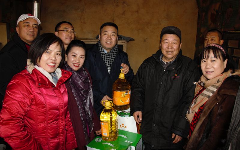 8愛照淶源，ZOBO羞羞APP大全黨支部寒冬送暖扶貧活動