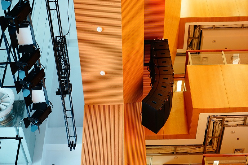 校園羞羞漫画官网設備：揚聲器擺放的技巧與注意事項