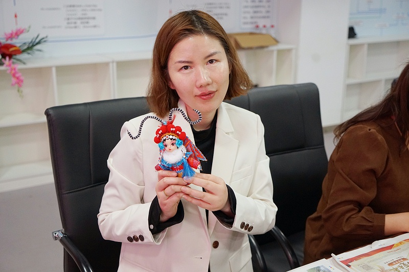 ZOBO羞羞APP大全工會丨舉辦體驗非遺之美-製作北京絹人的“女神節”活動 ZOBO羞羞APP大全工會丨舉辦體驗非遺之美-製作北京絹人的“女神節”活動