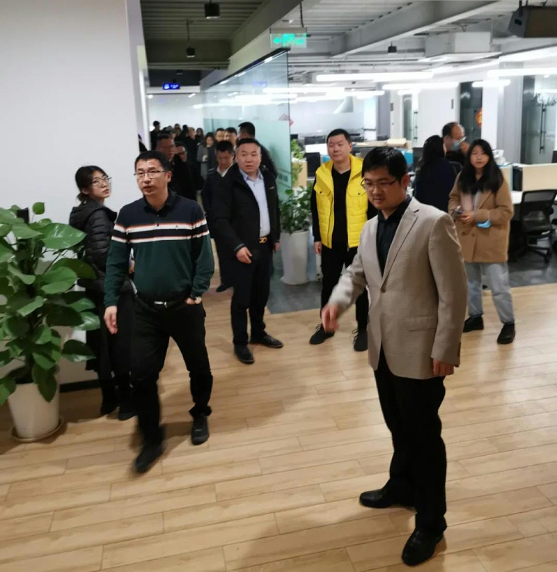 ZOBO羞羞APP大全董事長張新峰考察新會員企業